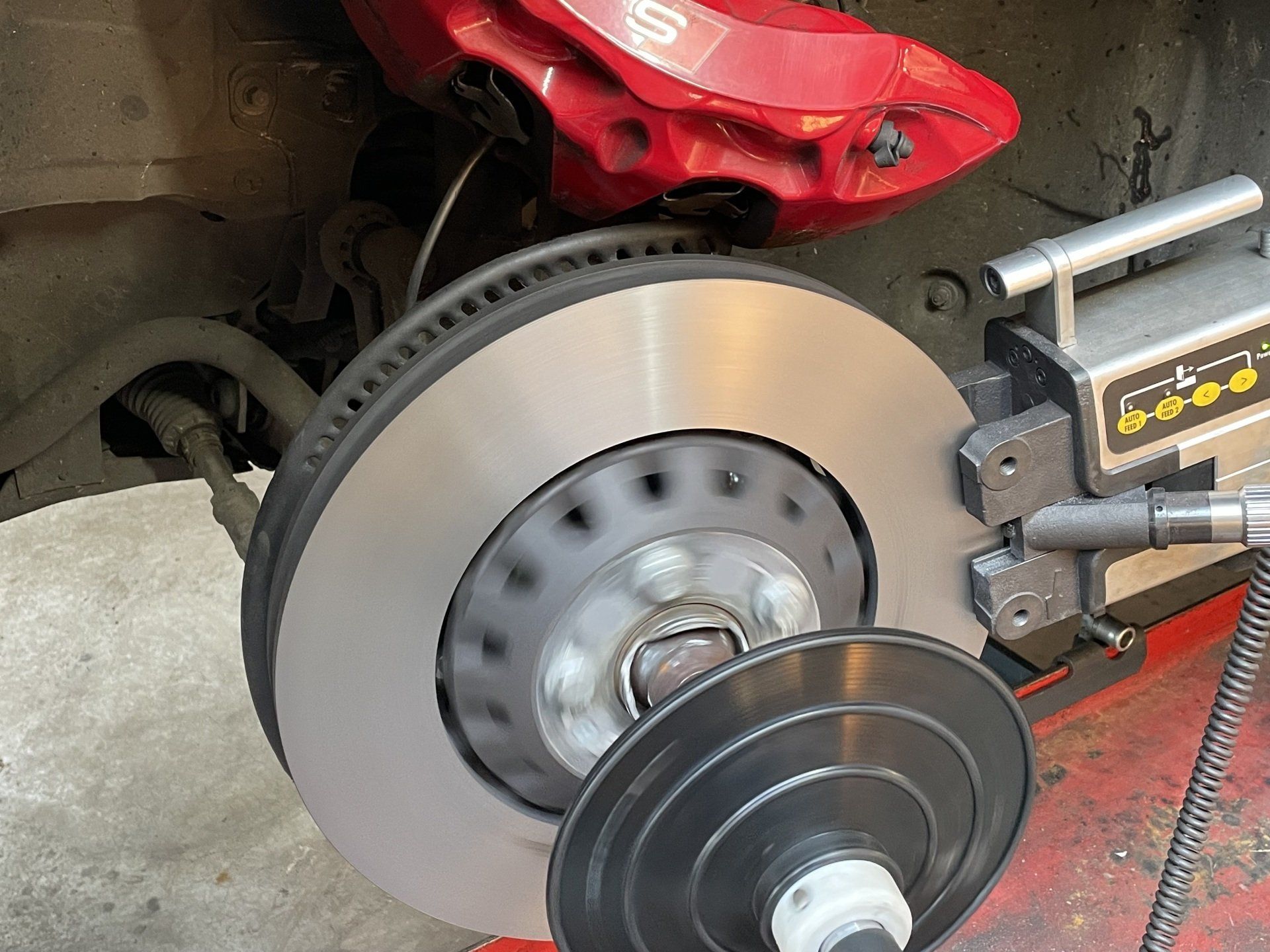 Remschijven afdraaien Audi S4 Avant B9