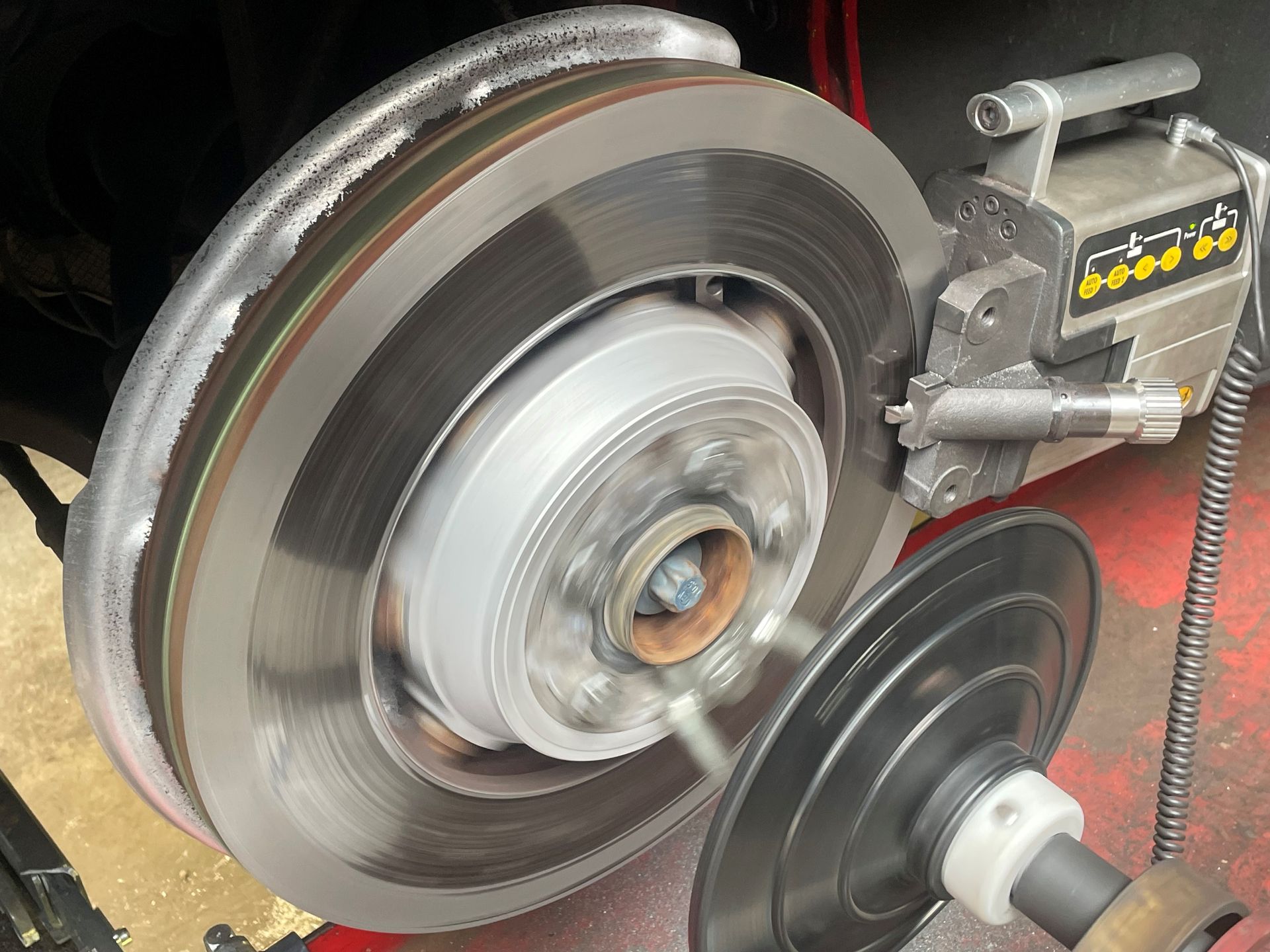 Remschijven afdraaien Mercedes E63 AMG S213