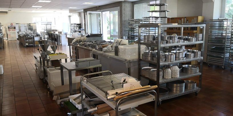 Furniture for bakeries and pastry shops