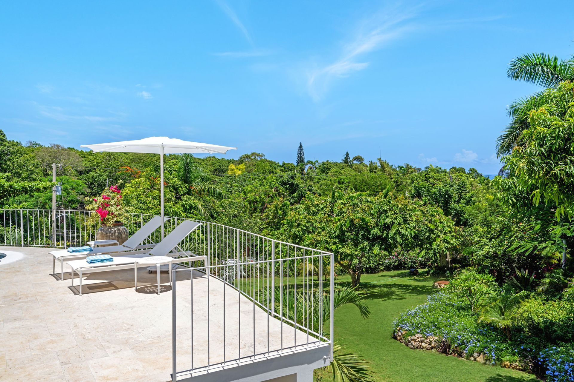 Abacus Luxury Villa Montego Bay veranda