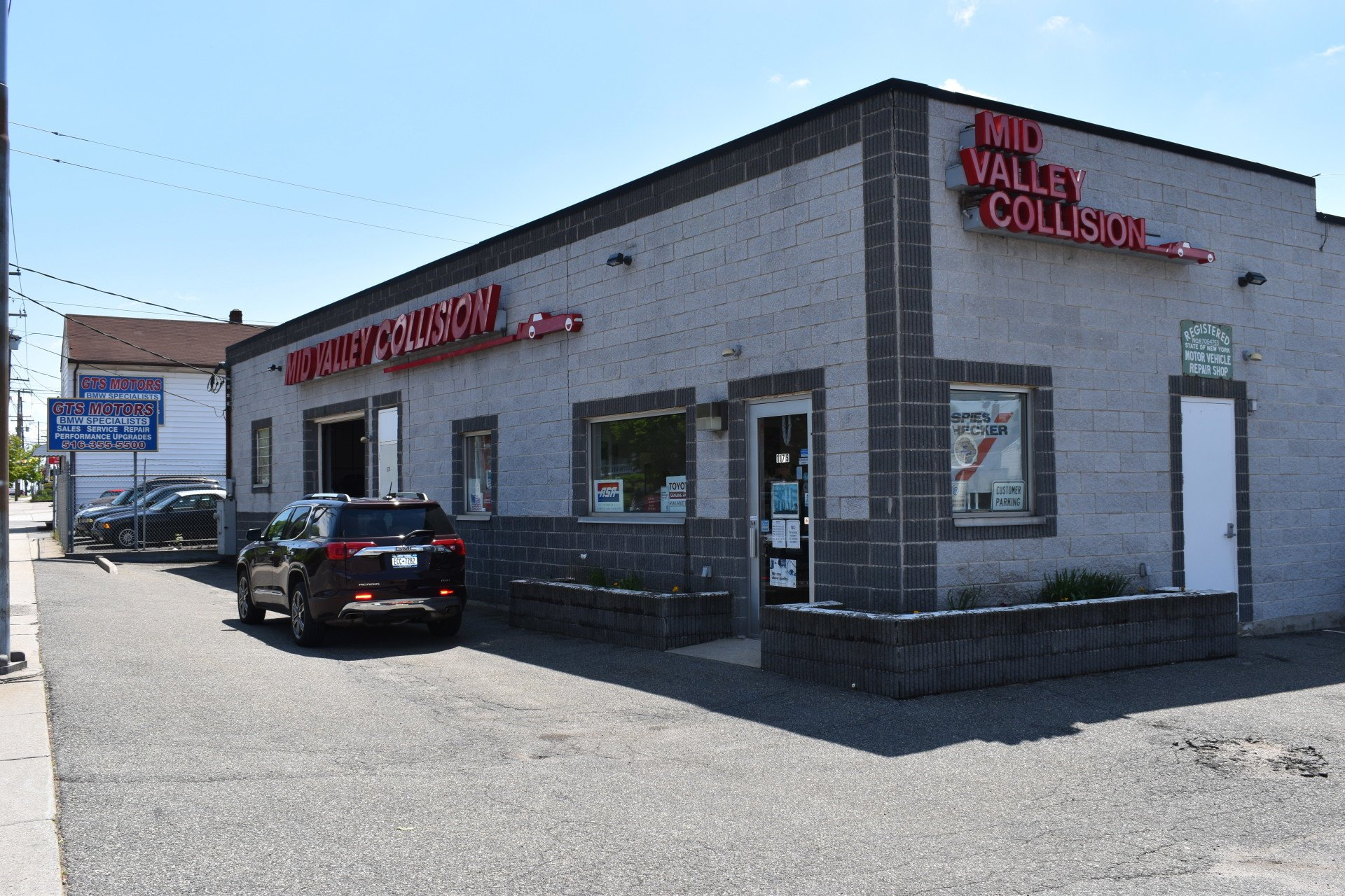 Mid Valley Collision business photo