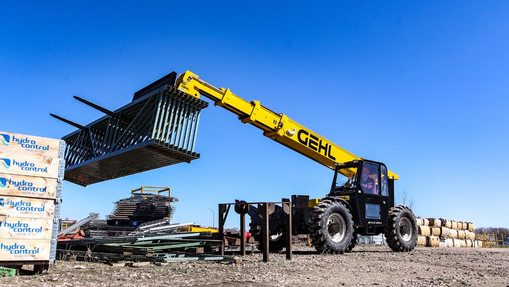 gehl telehandler going to lift hydro control construction equipment