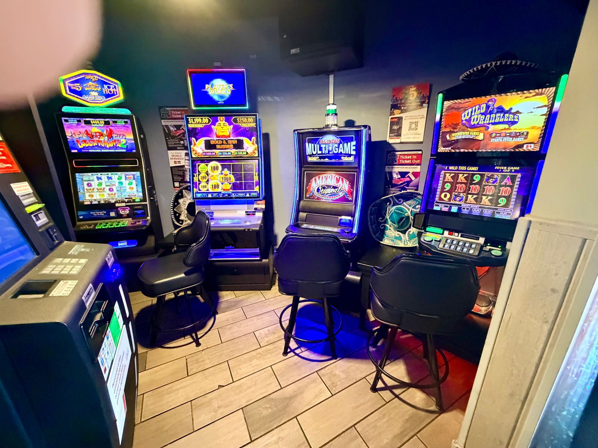 Gaming machines inside El Sureño