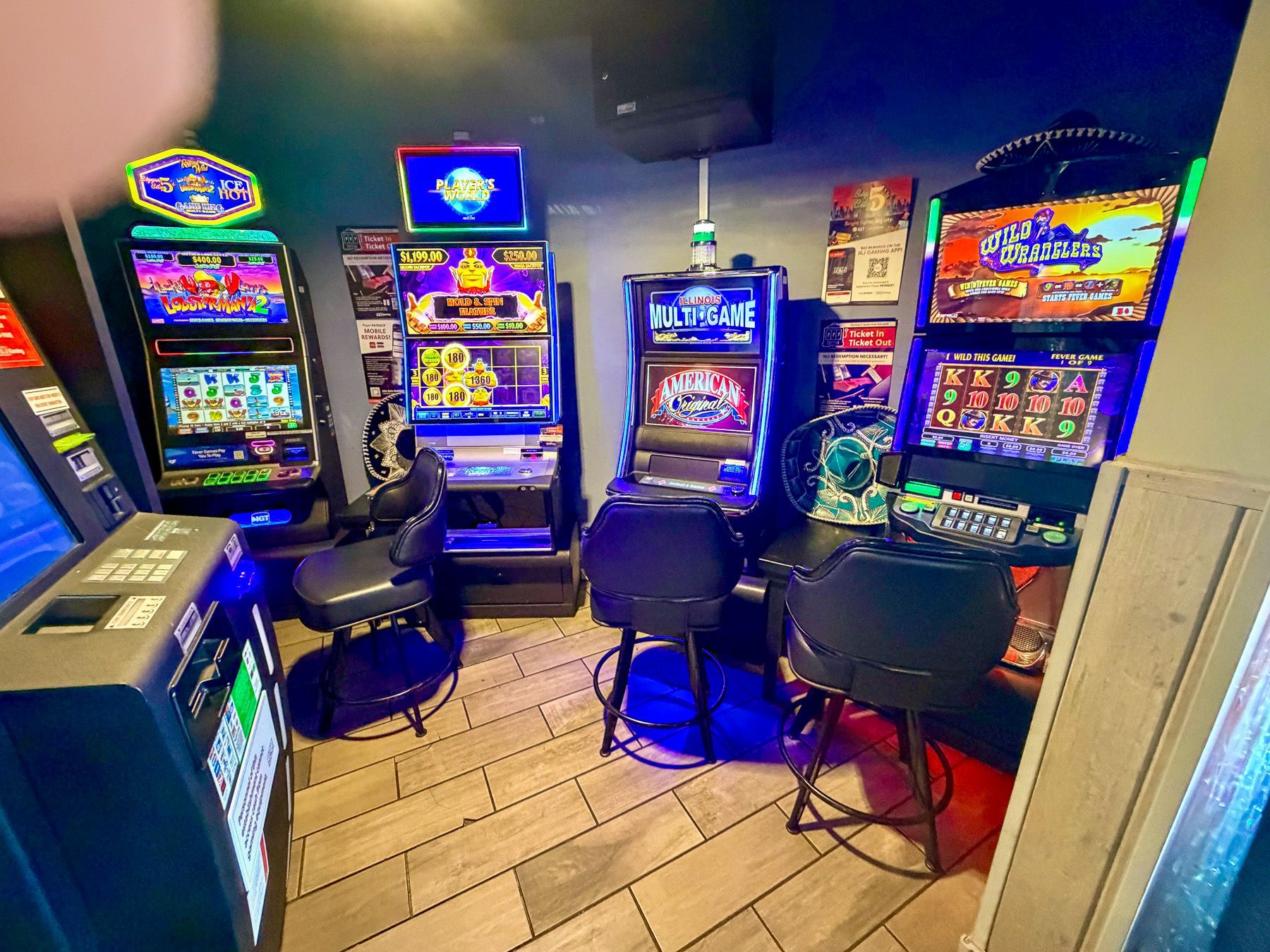 Gaming machines inside El Sureño