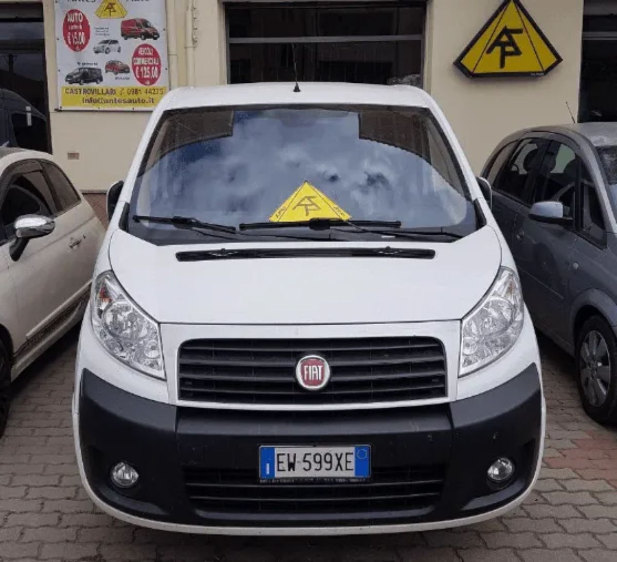 minivan Fiat bianco