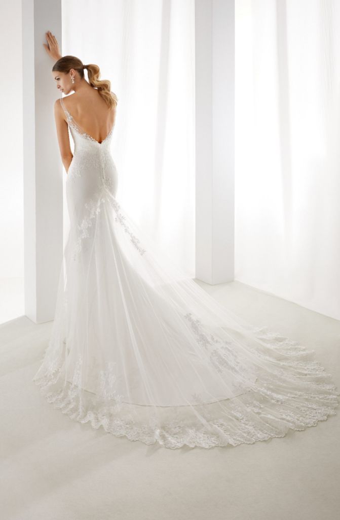 abito da sposa con taglio a sirena