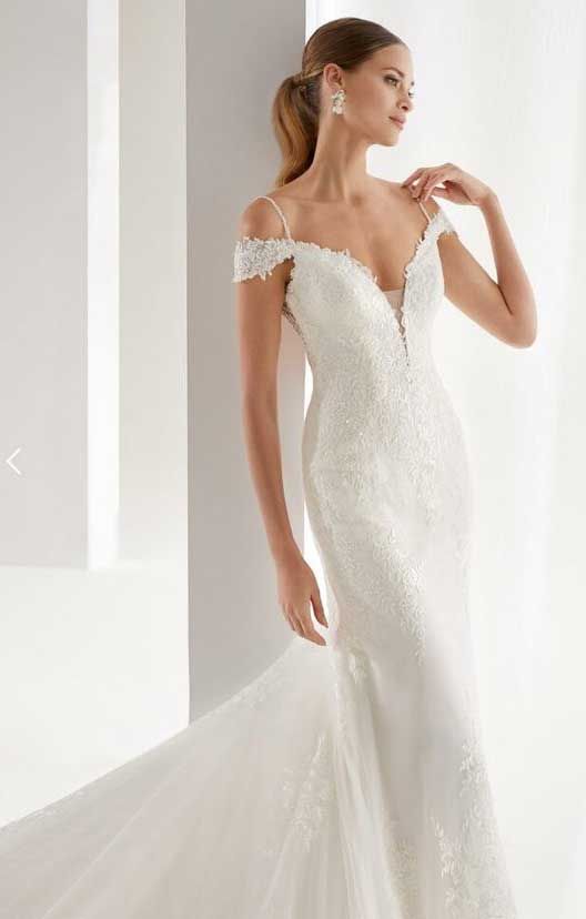 Abito da Sposa a Salerno modello sirena con spalline in pizzo