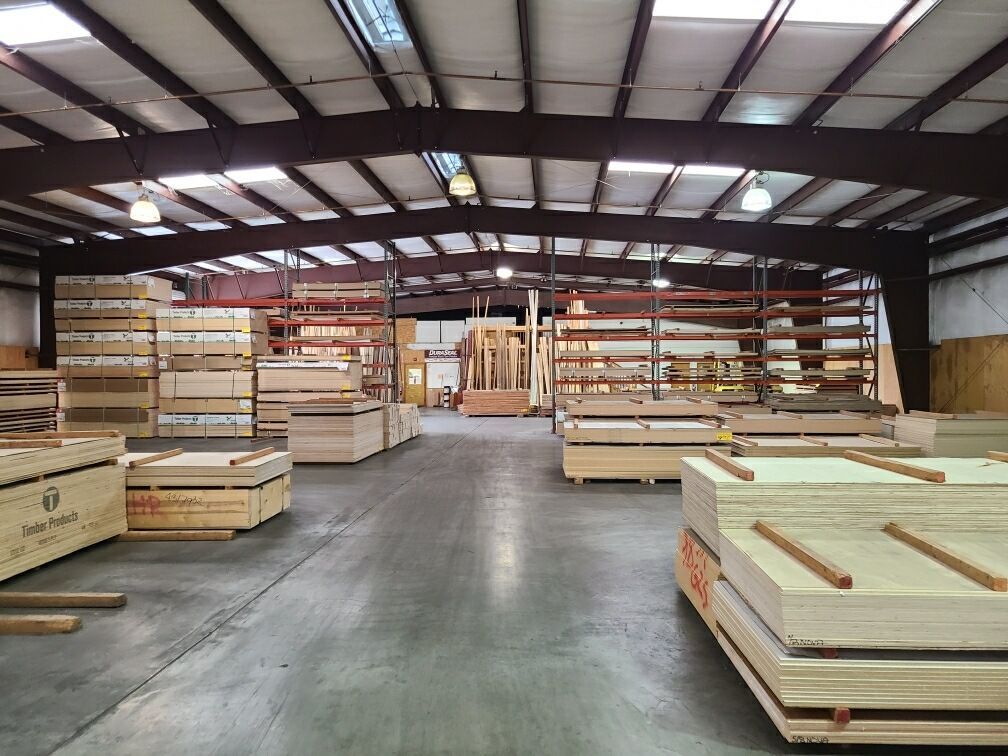 A Large Warehouse Filled With Lots Of Wooden Pallets - Auburn And Redding, CA - Auburn Hardwoods
