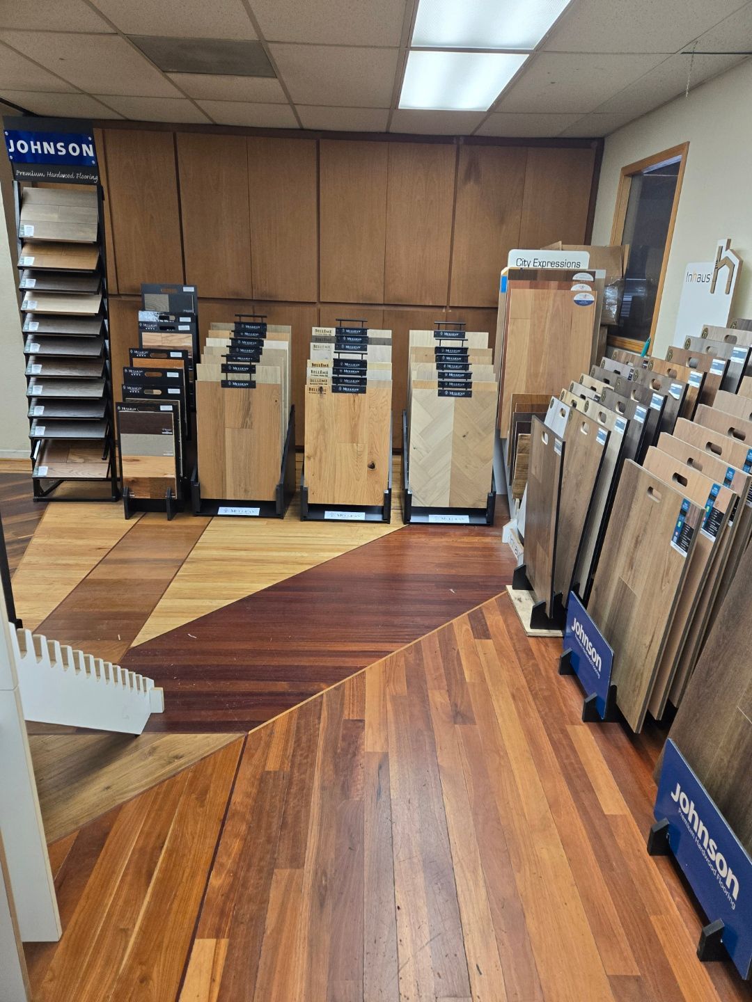 A Warehouse Filled With Lots Of Wooden Boards Stacked On Top Of Each Other - Auburn And Redding, CA - Auburn Hardwoods