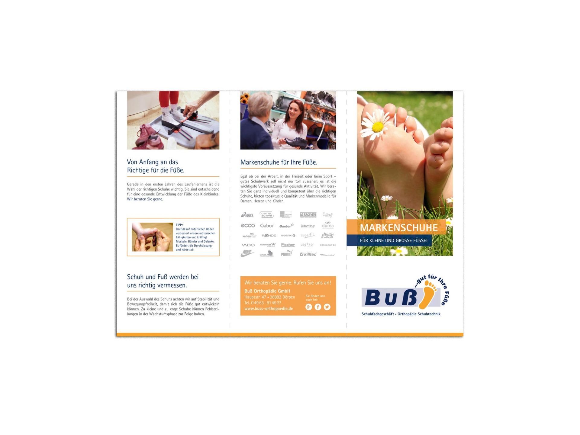 Eine Broschüre mit dem Bild der Füße einer Person darauf.