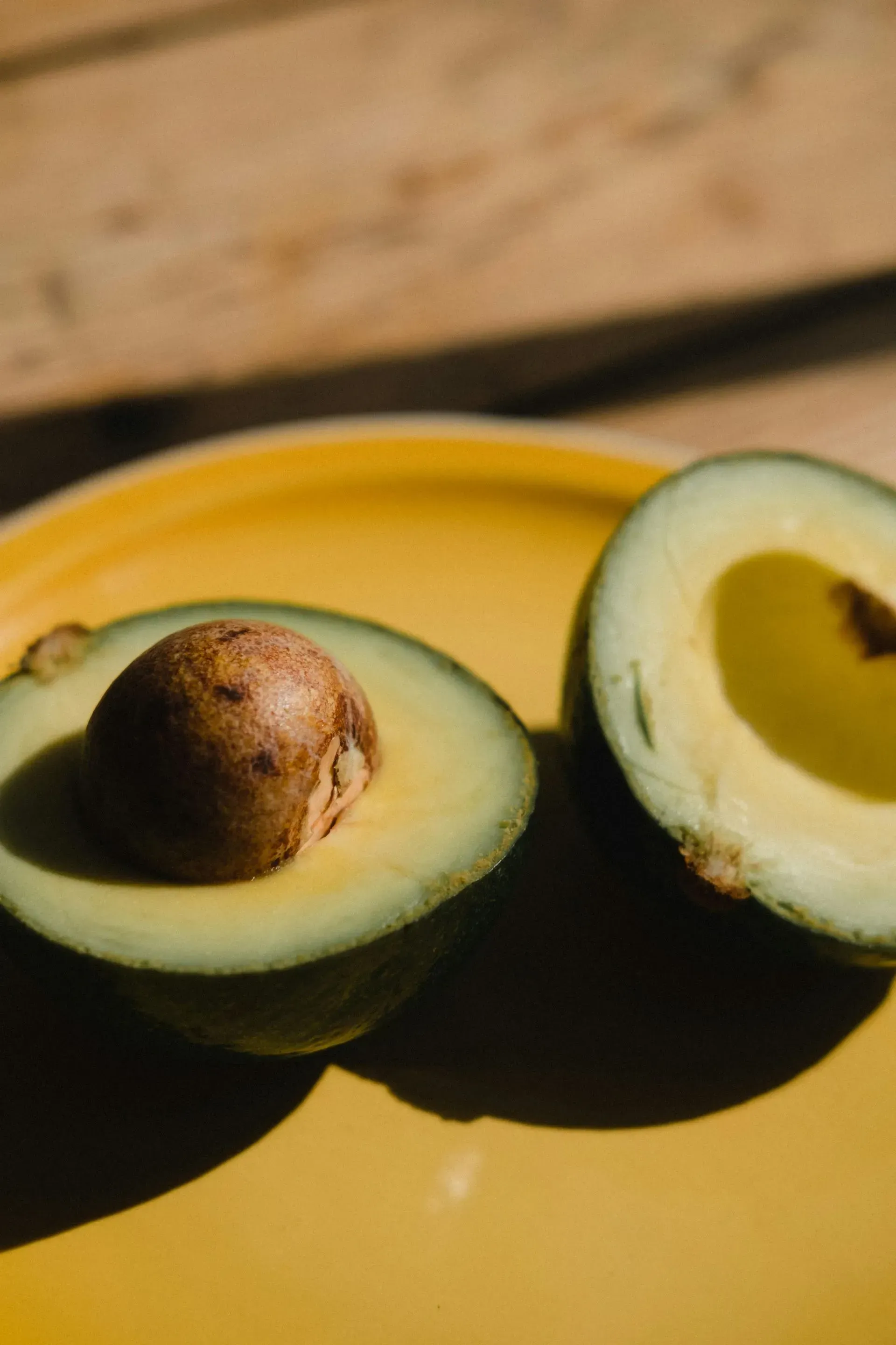 Een open gesneden avocado