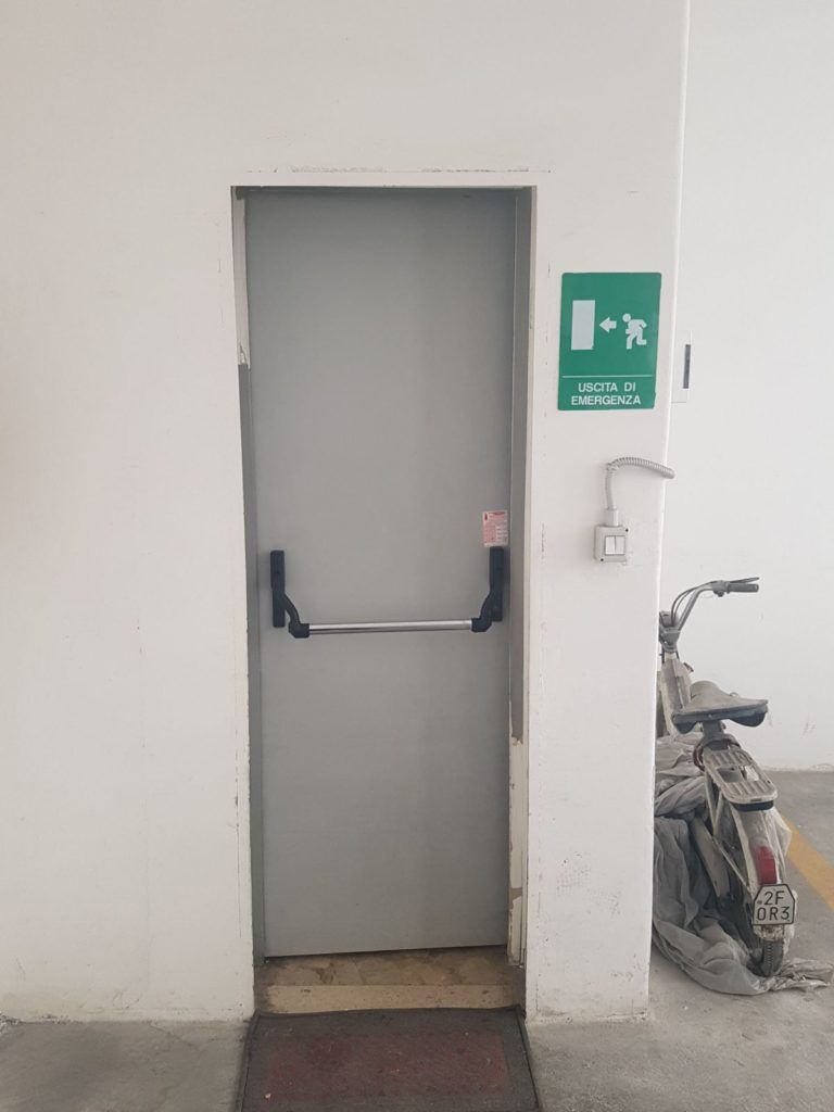 Una porta antipanico
