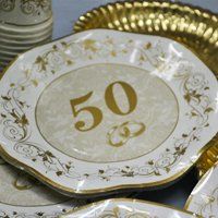 Piatti e decorazioni per anniversario di matrimonio