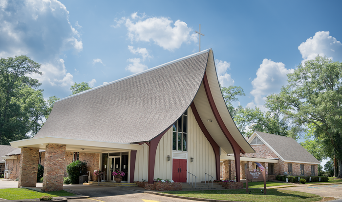 Exterior Episcopal Church of the Redeemer in Ruston, Louisiana