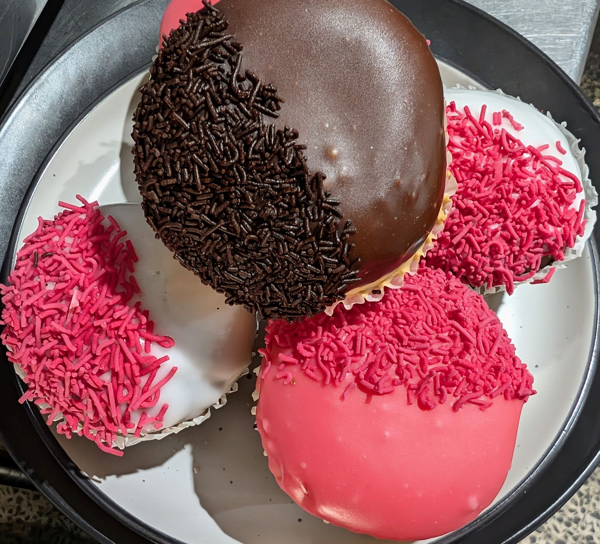 A plate full of cupcakes