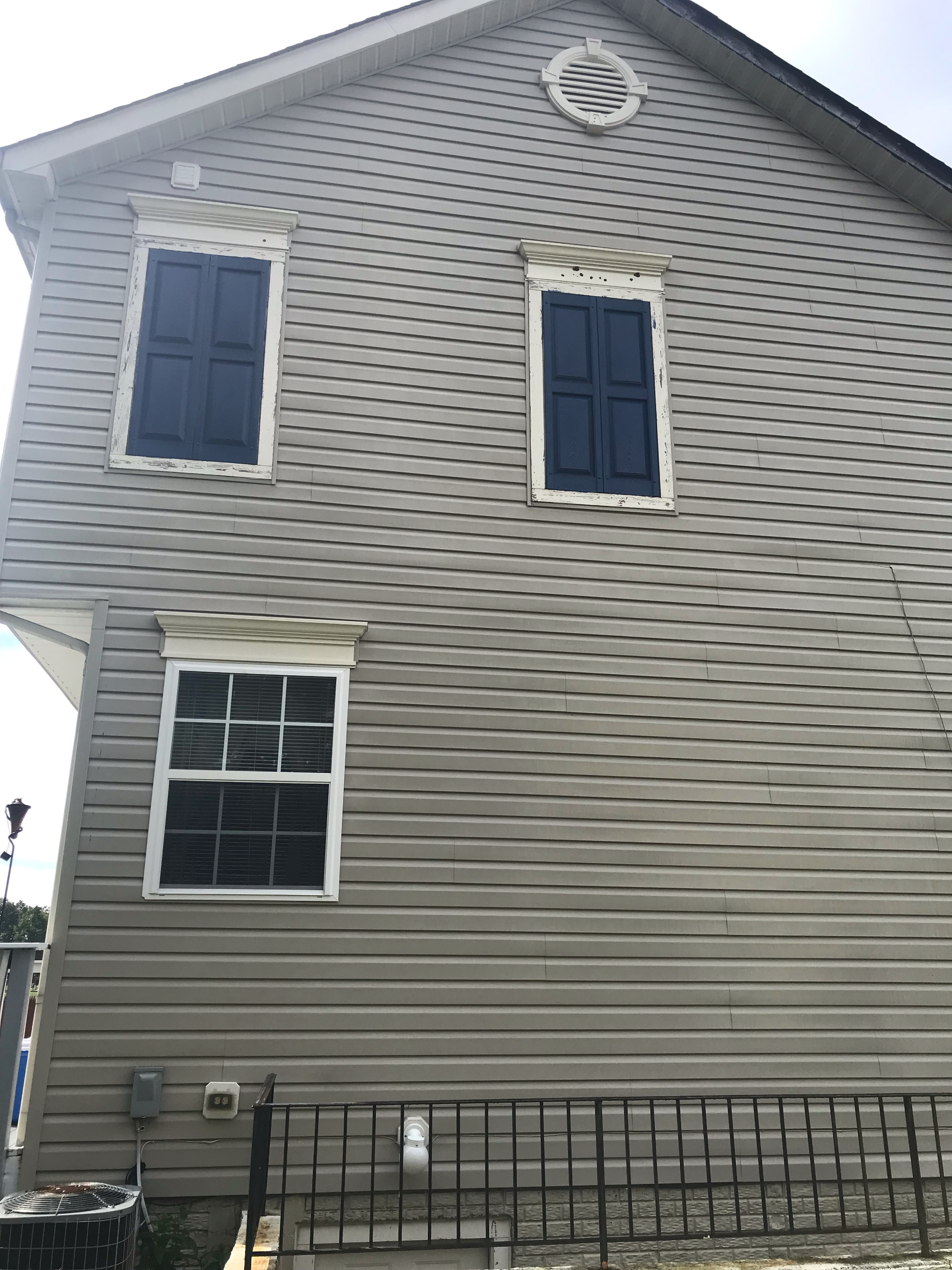 A house wash with a clean siding