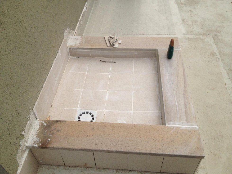 vasca in cemento piastrellata