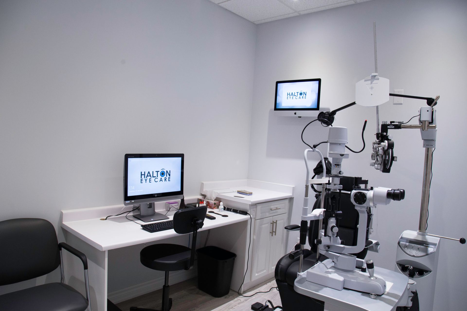 An ophthalmologist 's office with a computer and a microscope.