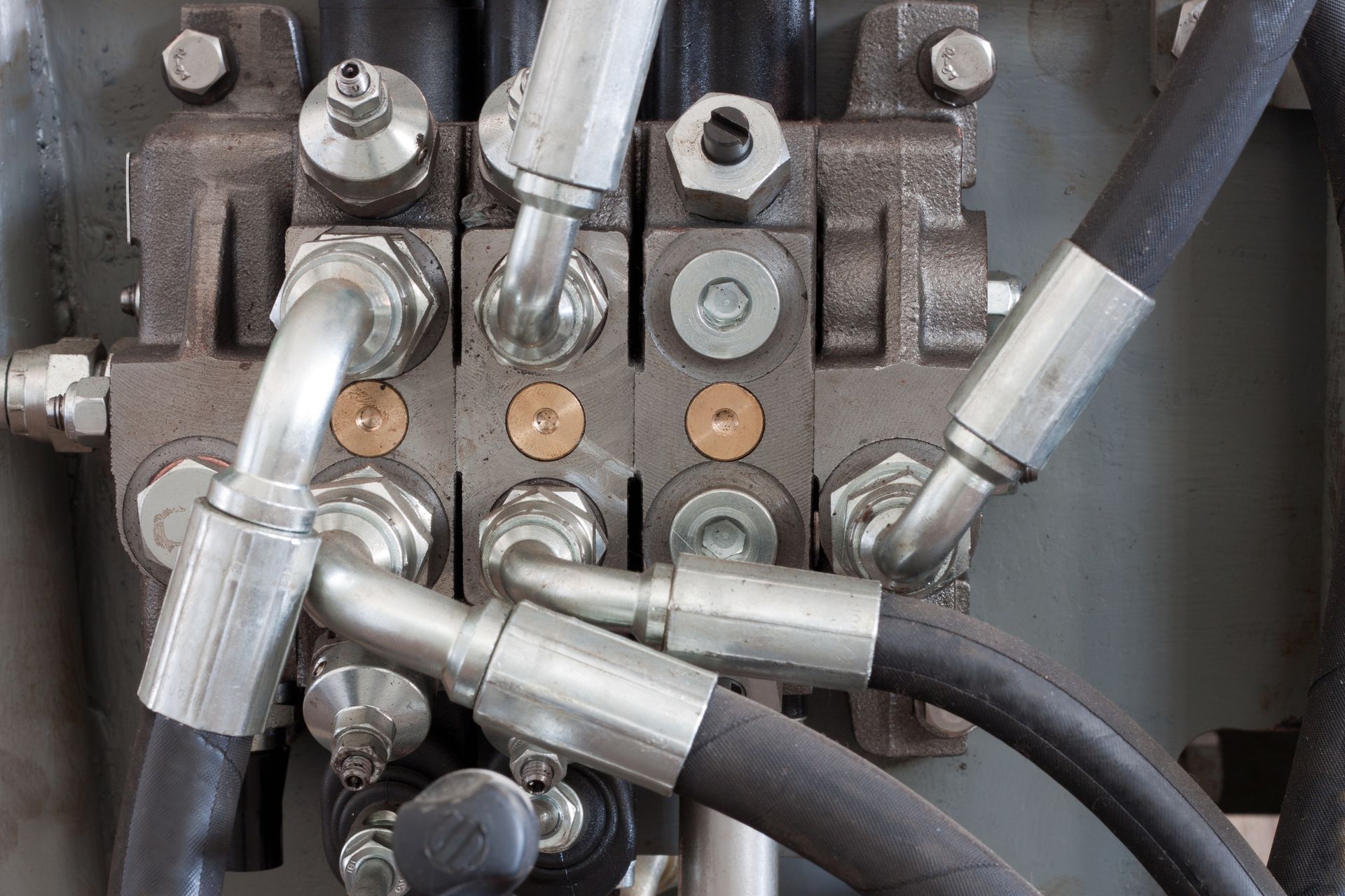 Detailed view of hydraulic hose, showcasing reliability for efficient hydraulic hose repair work.