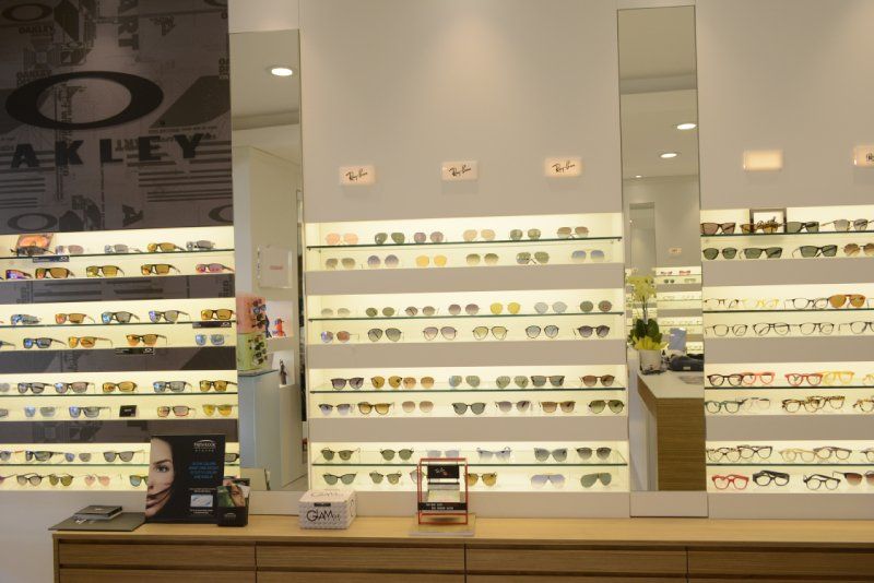 vetrina occhiali da sole