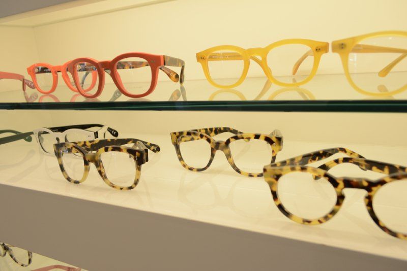 occhiali da vista di colore diverso