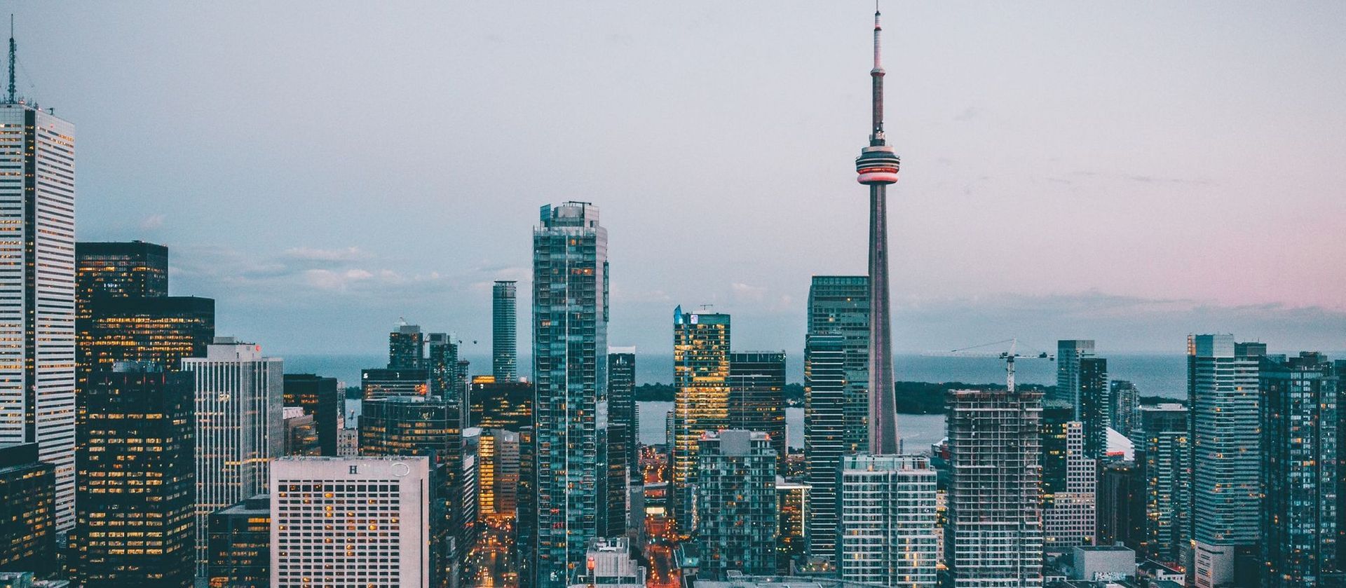 Toronto skyline with The CN tower - condo movers hamilton