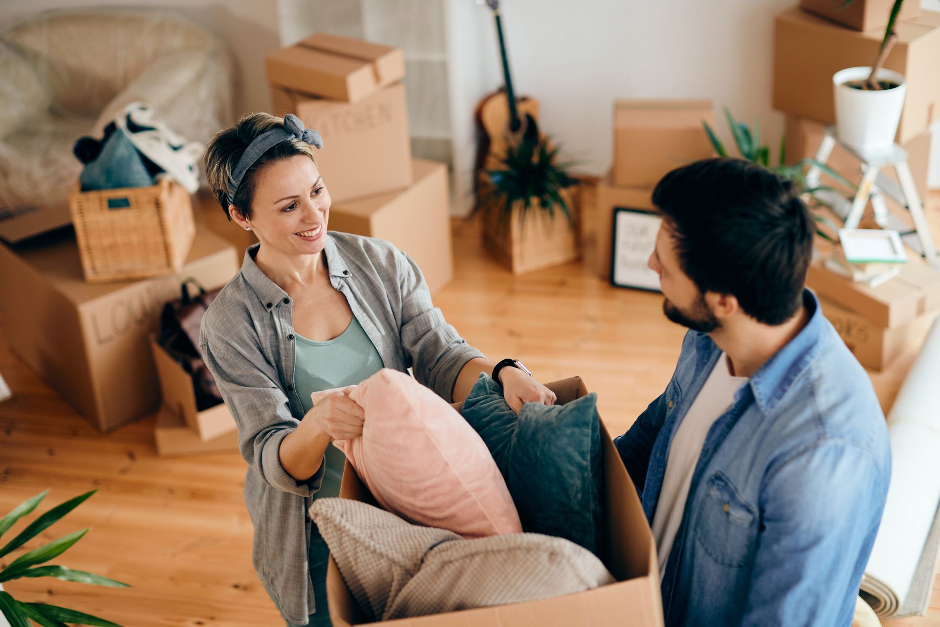 10 Tips To Organize Your Small Move - furniture delivery