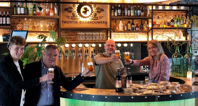 ambachtelijke vondelkoek Twentse bierkoek met twente bierbrouwerij