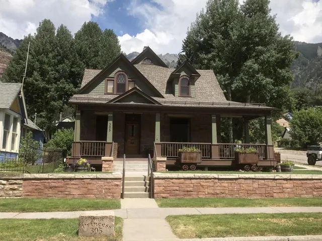Front Of House — Montrose, CO — PRO SERVICES CO, LLC