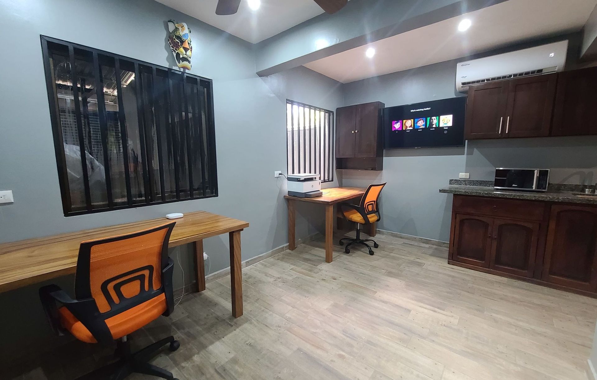 A room with two desks and two chairs in it.