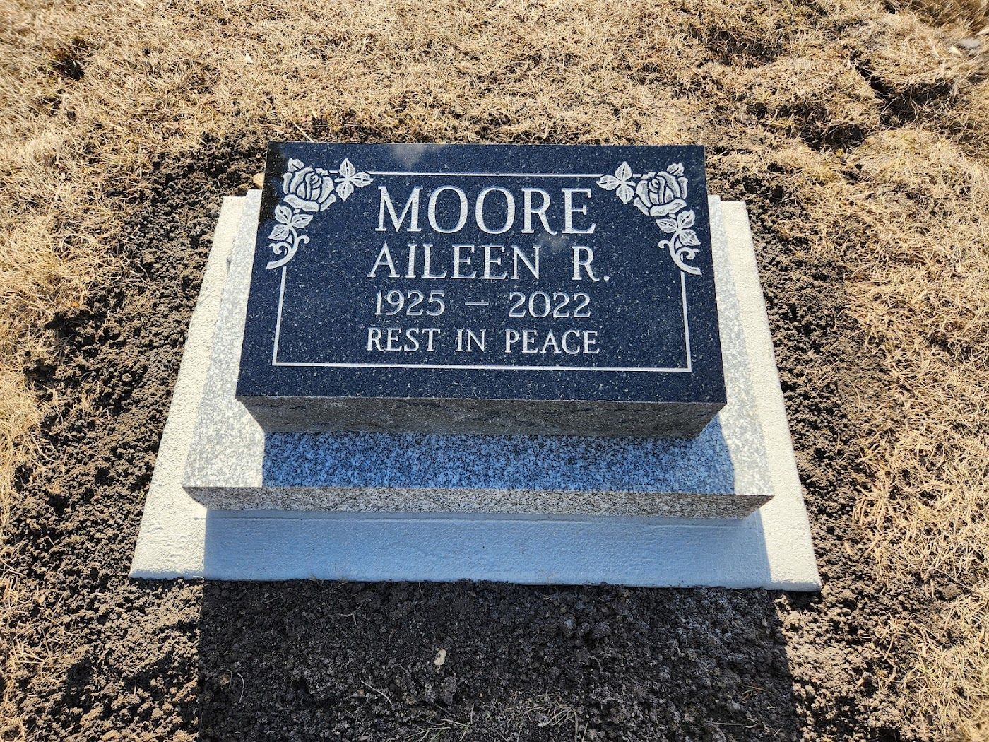 Headstone for Aileen R. Moore, 1925-2022, inscribed 