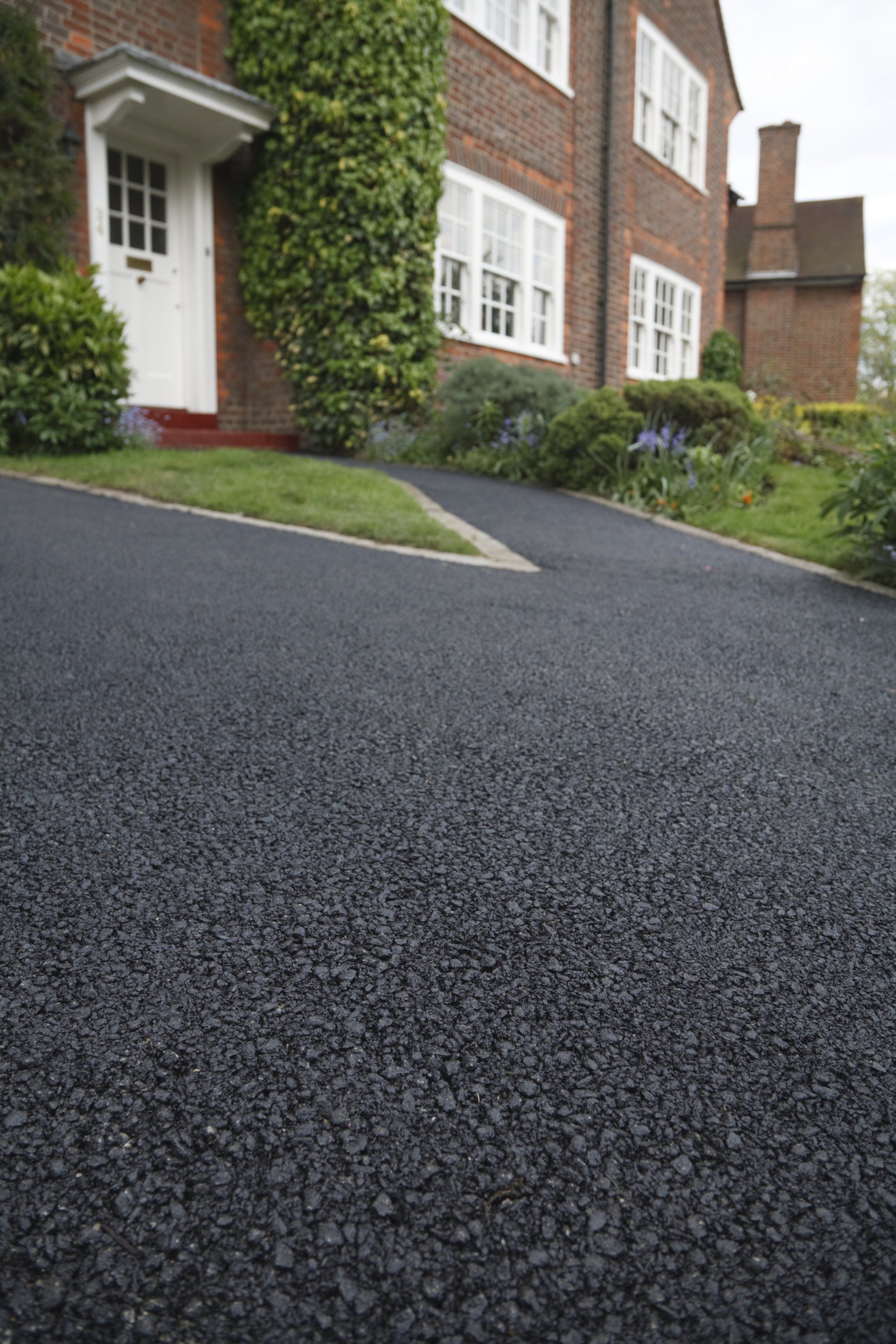 New Asphalt - Asphalt Tarmacadam Driveway Outside in Fredericksburg, VA