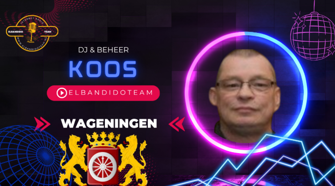 DJ Koos in Wageningen, Nederland, met neoncirkel, logo en stadsembleem.