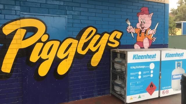 Piggly Shop — Pigglys Supermarket, Takeaway & Bottle Shop in The Gap, NT