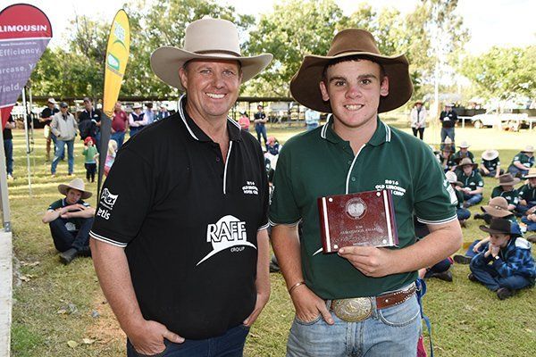 Major sponsor Rob Raff, Raff Group, Pittsworth, presented the 2016 Queensland Limousin Youth Camp ambassador award to Cooper Rafton, Calinda, Mount Marshall.  Photo courtesy Sarah Coulton.