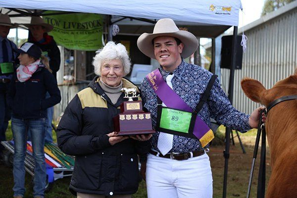 Supreme Parader Clayton Ray with Carolyn Tooth presenting the Bill Tooth Memorial Trophy, photo courtesy of Show Champions.