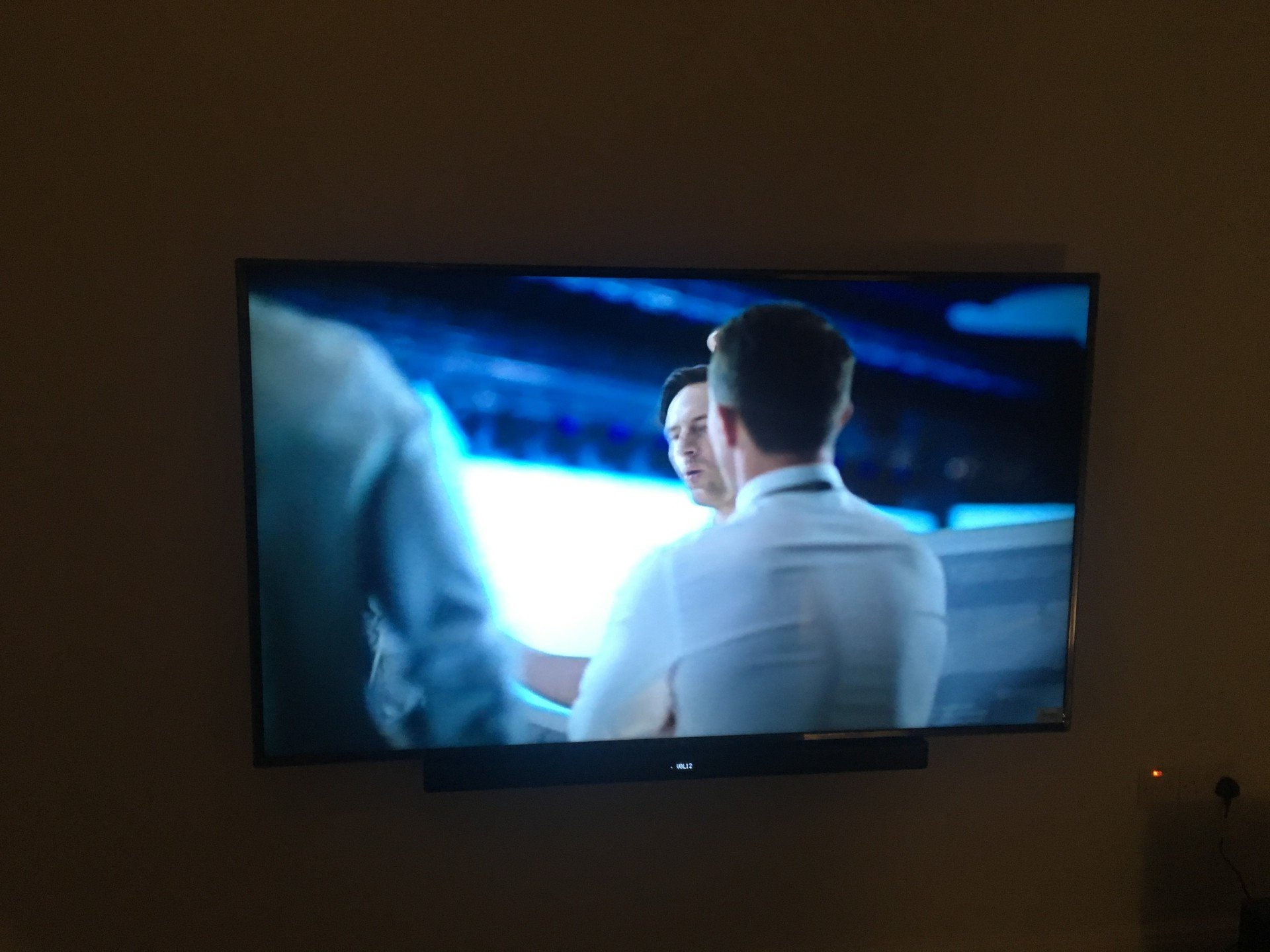 75 inch wall mounted flat screen tv