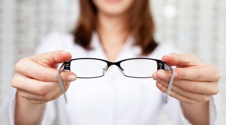 CONSULTORIO OFTALMOLÓGICO DRA. JULIA CALDERÓN AGUILAR