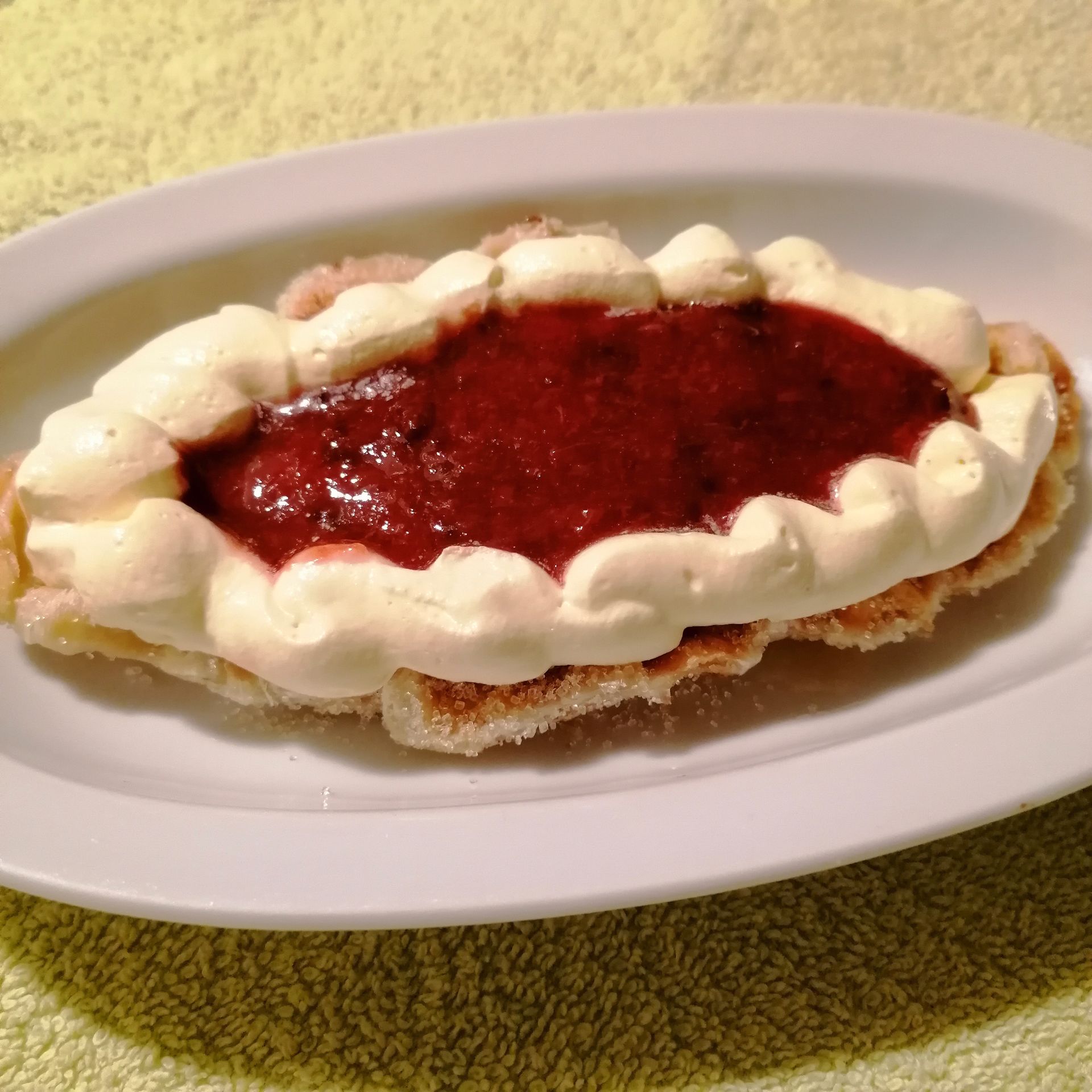 Croffles mit Pflaumenmus