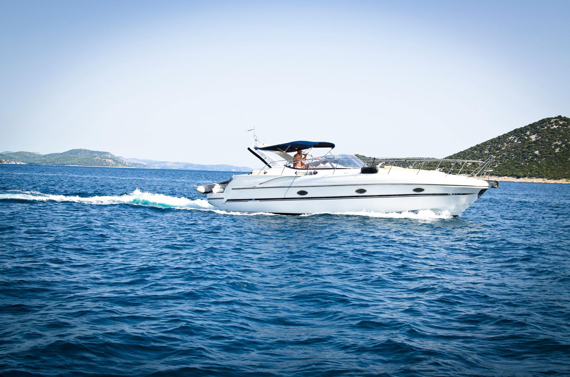 30ft yacht on a lake