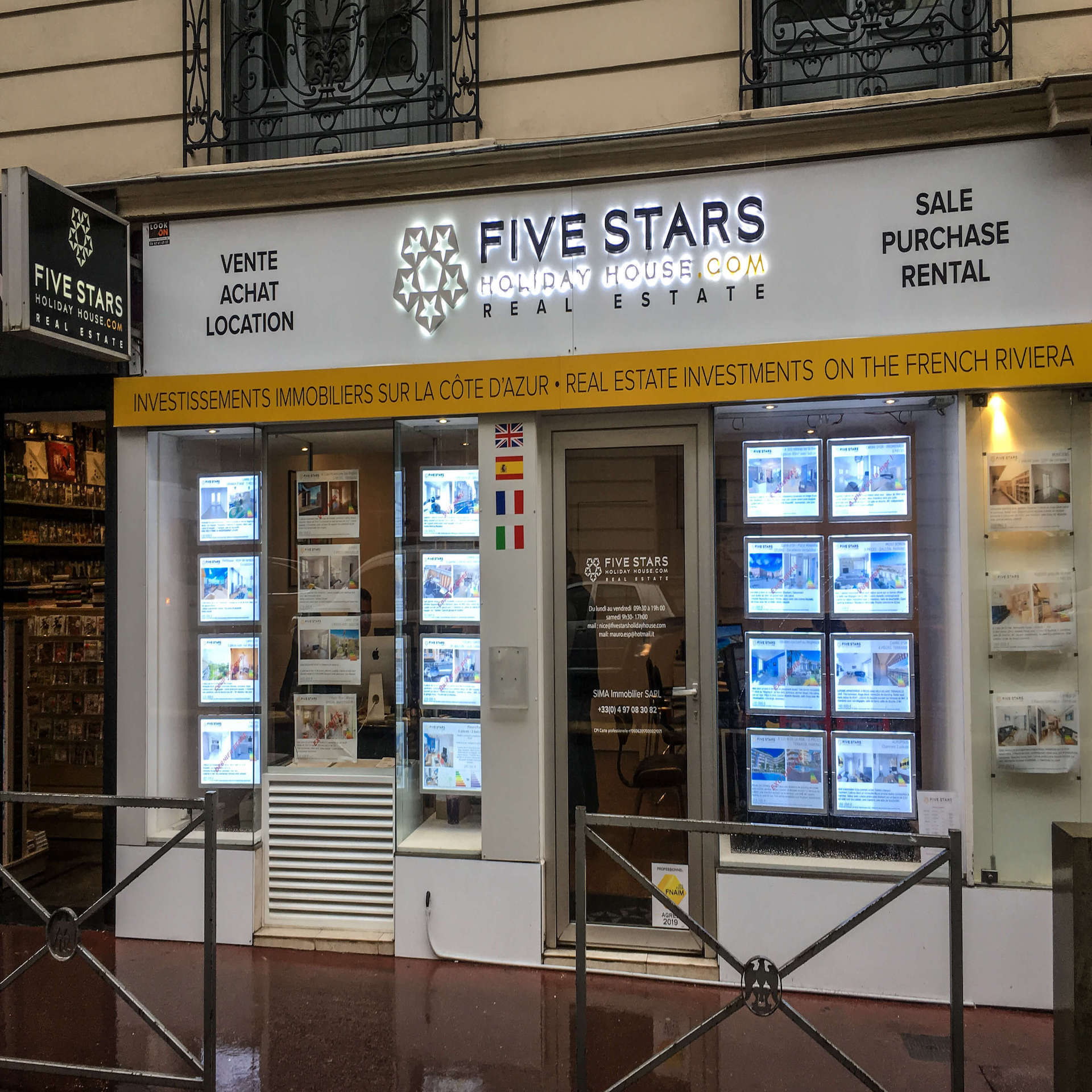 Enseigne lumineuse de services d'une boutique