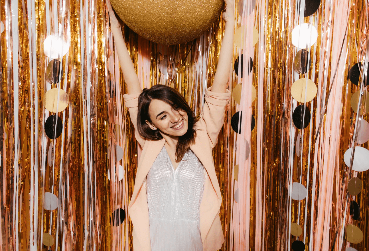 Digital photo booth with personalized, themed background