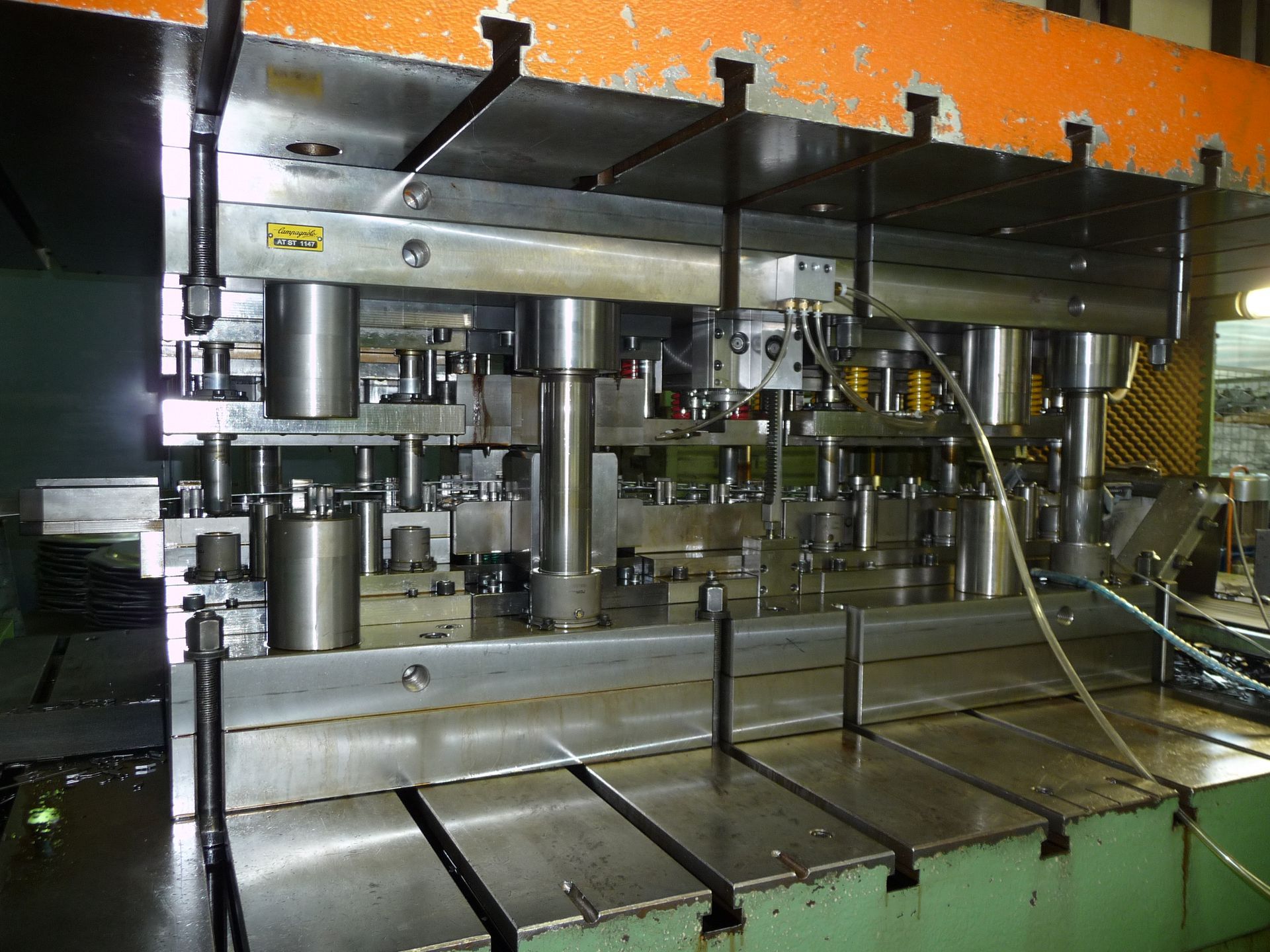 attrezzi per stampaggio lamiere a bologna