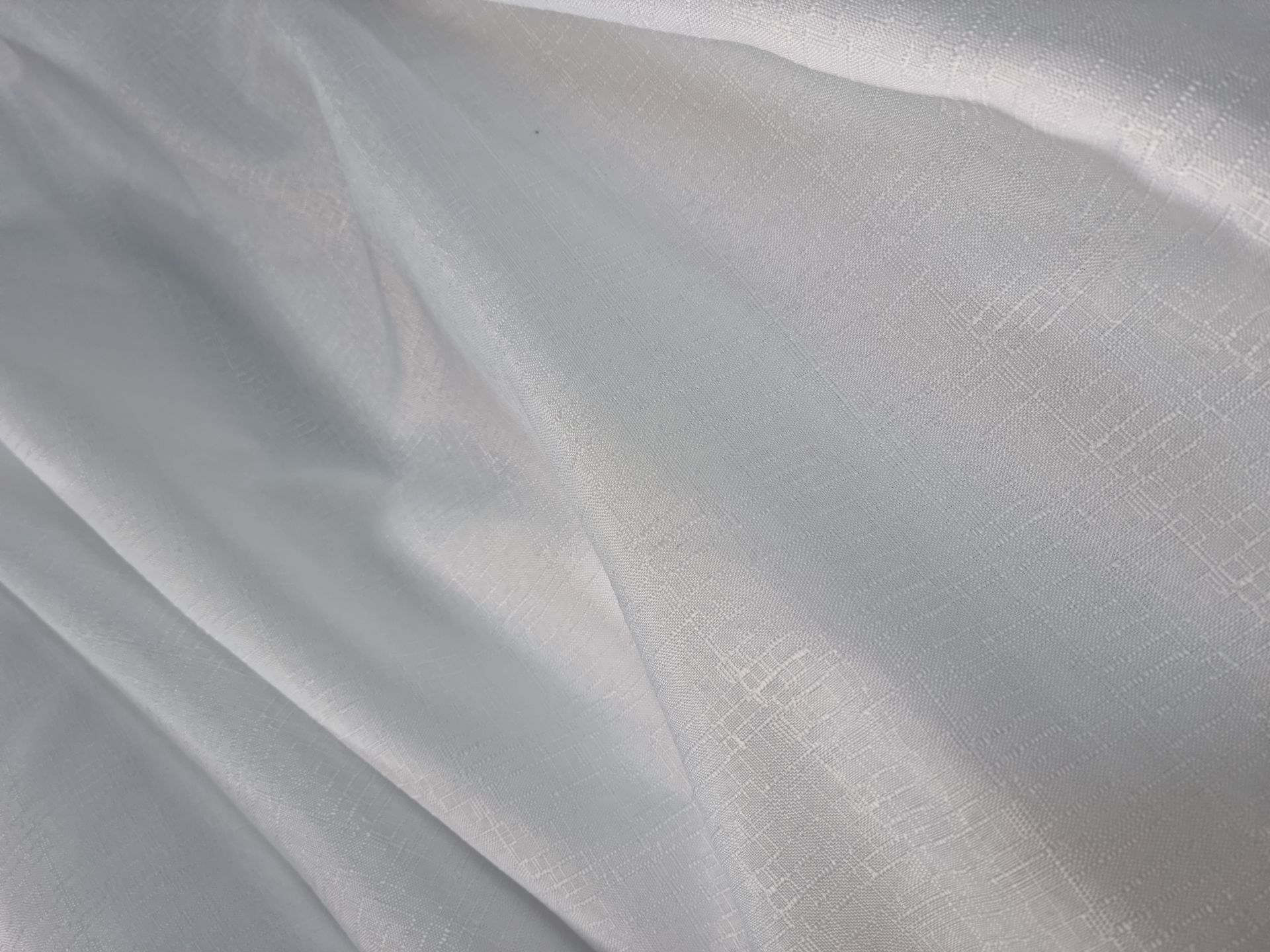 Un primer plano de un trozo de tela blanca.