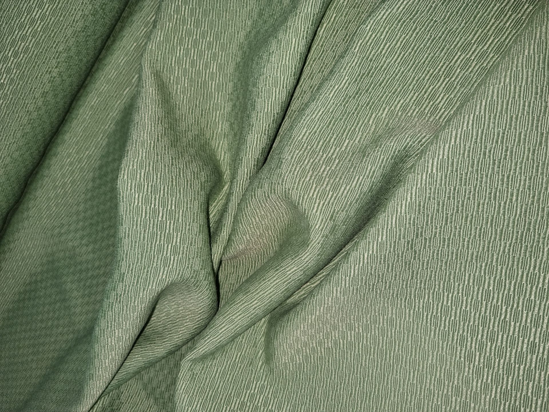 Un primer plano de una tela verde con un patrón.
