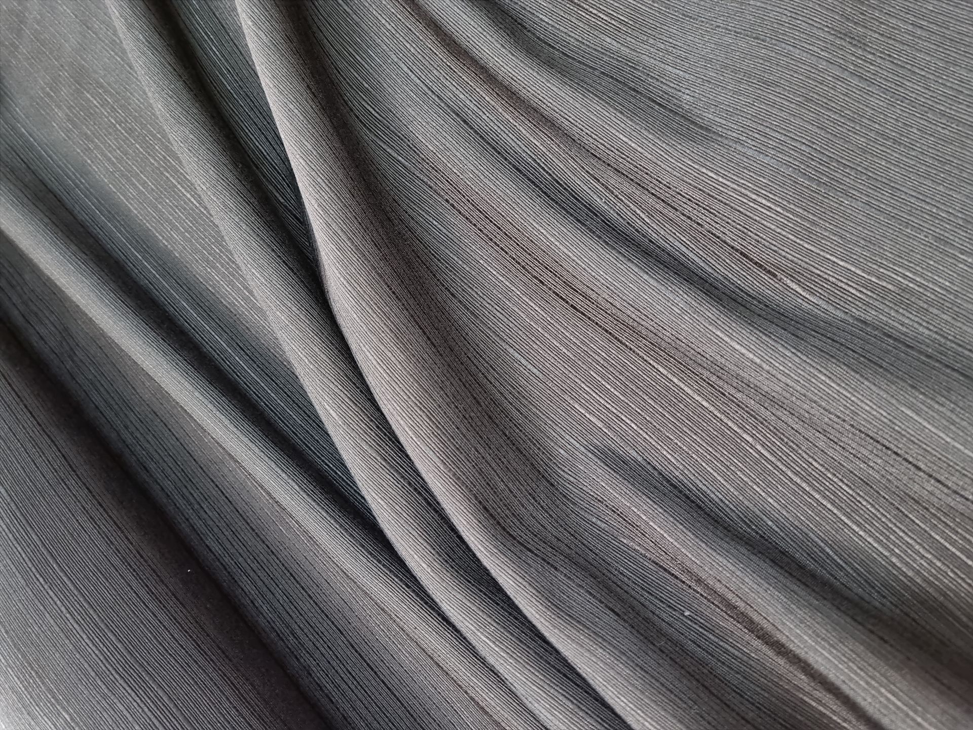 Un primer plano de un trozo de tela gris.