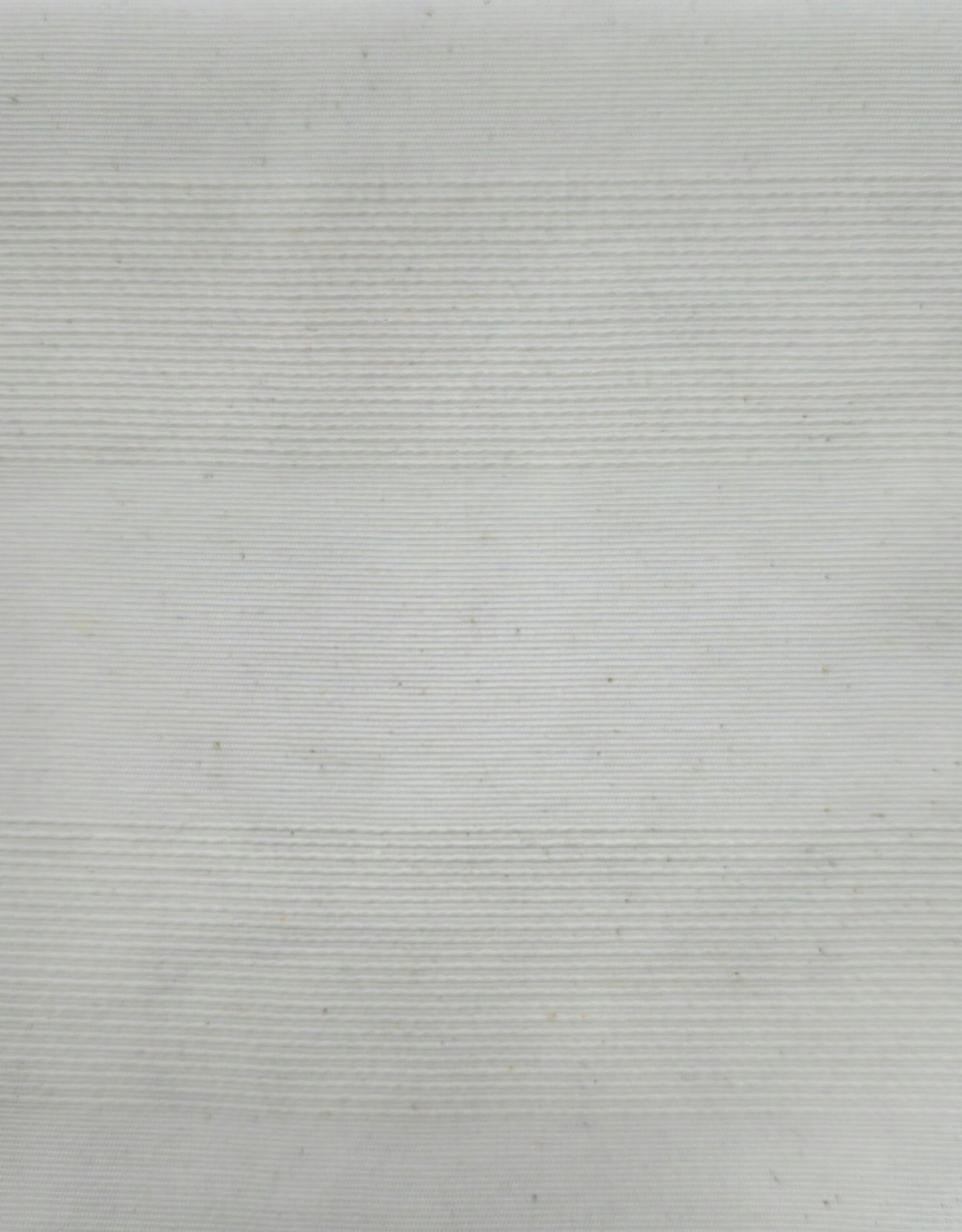 Un primer plano de una tela blanca con un patrón.