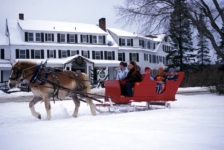 horse drawn sleigh rides in the White Mountains of New Hampshire at The Franconia Inn