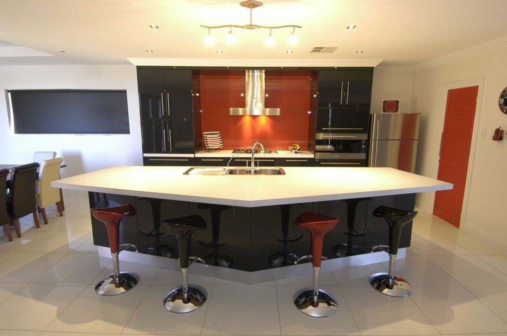 (Above) 2005 HIA Housing Awards Winner - New & Renovated Kitchen Project - Up To $15,000