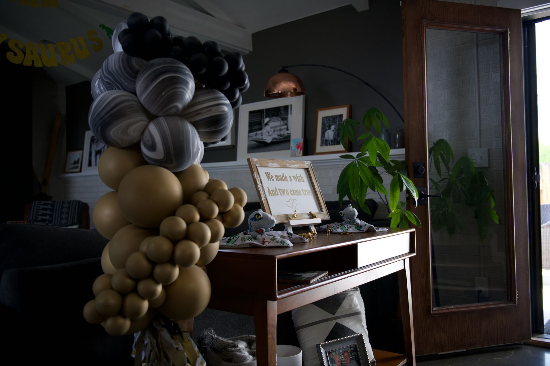 A bunch of balloons are sitting on a table in a living room.
